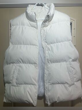 Women’s White Puffer Vest with High Collar - Unbranded